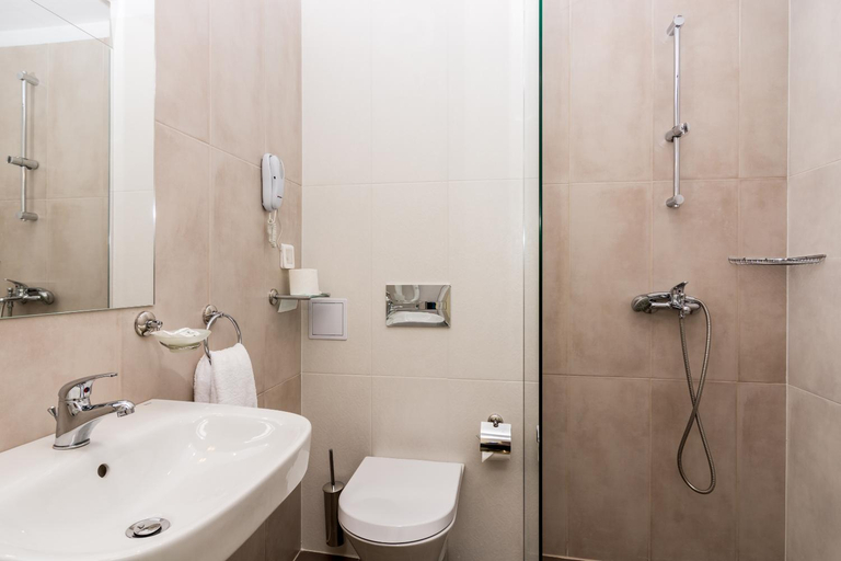 Bathroom 3, Park Hotel Moskva, Stolichna