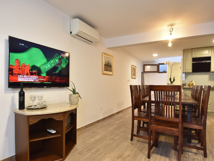 Others 5, Apartment Mandika, Split