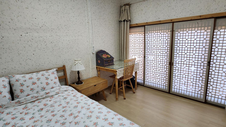 Bedroom 2, Shine Wolyeong, Andong