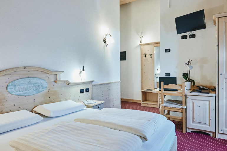 Others 5, Hotel 2000, Sondrio