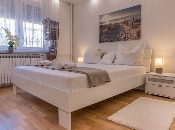 Bedroom 2, Spacious Novi Vinodolski Apartments With Terrace and Shared Pool, Crikvenica