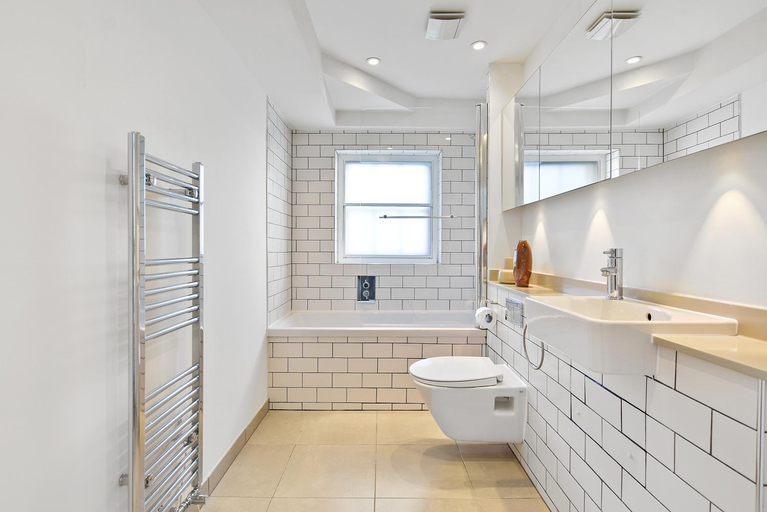 Bathroom 3, Berwick Street by Aeria Apartments, London