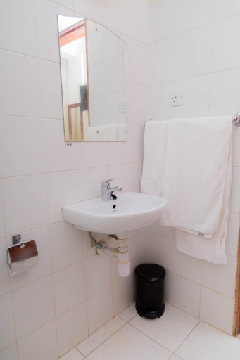 Bathroom 4, Moshi Leopard Hotel, Moshi Urban