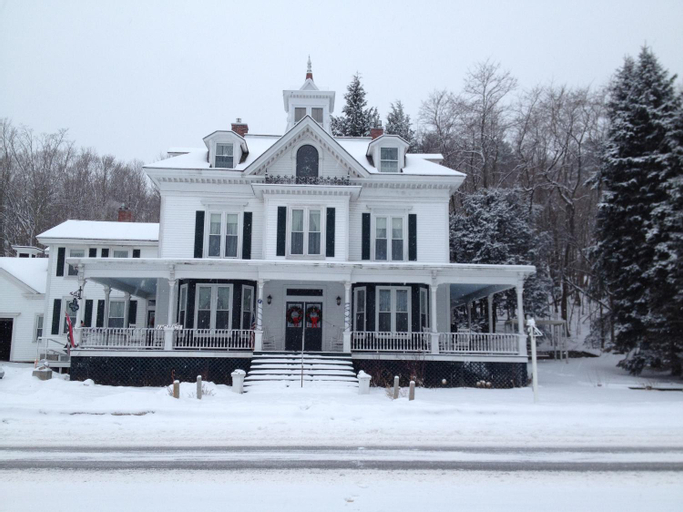 Center Harbor Sutton House B & B, Carroll