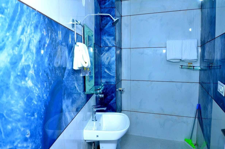 Bathroom 4, Hotel Shining Star, Shimla