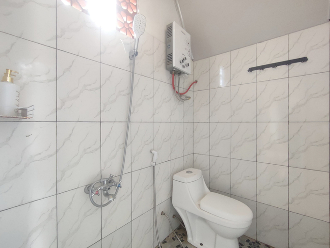 Bathroom 4, Kayon Lawu RedPartner, Karanganyar