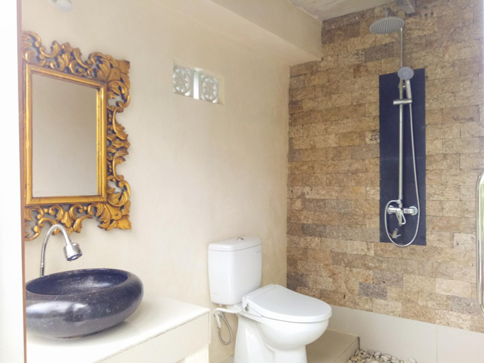 Bathroom 13