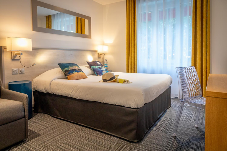 Bedroom 3, Logis REX HOTEL Lorient, Morbihan