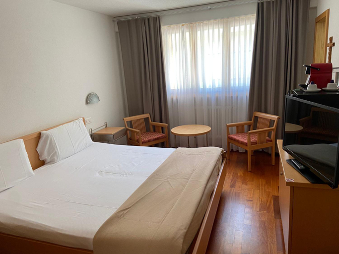 Bedroom 2, Hotel Restaurant Rothorn, Visp