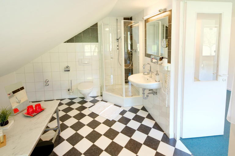 Bathroom 3, Hotel Kleiner Konig, Ostallgäu
