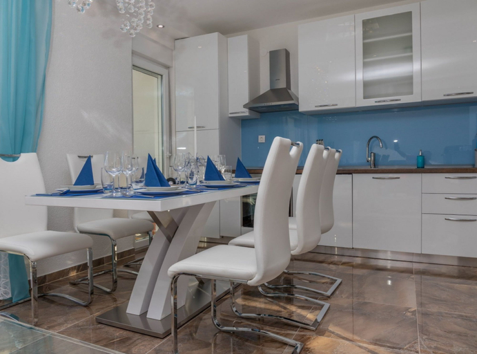 Others 5, Spacious Novi Vinodolski Apartments With Terrace and Shared Pool, Crikvenica