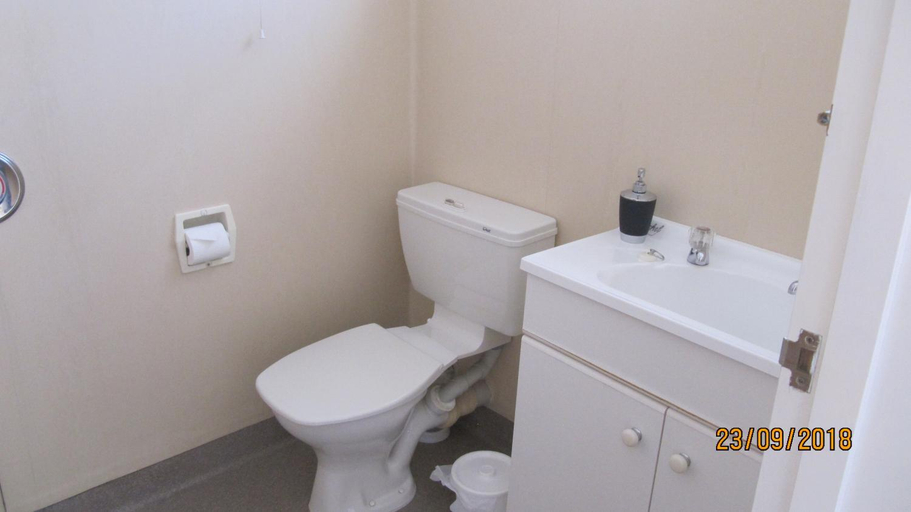 Bathroom 5, Ahuriri Motels, Waitaki