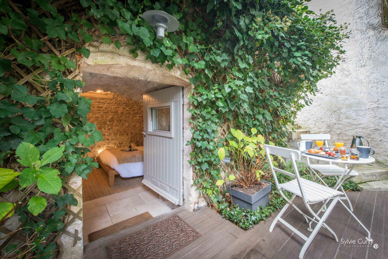 Others 4, Entre Hotes, Charente-Maritime