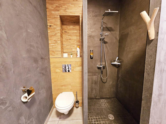 Bathroom 15