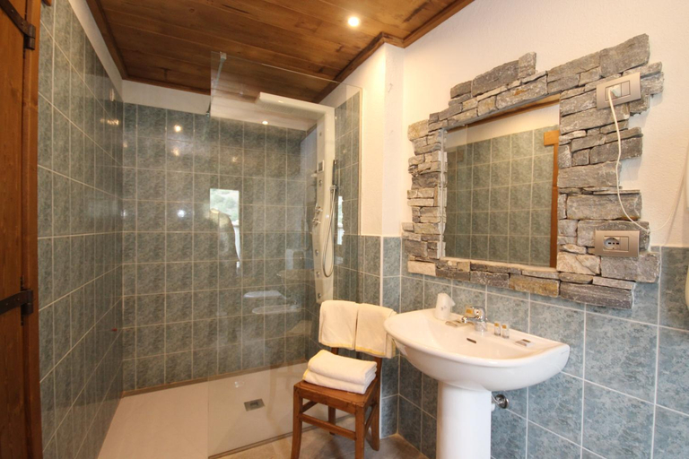 Bathroom 3, Hotel Col Du Mont, Aosta