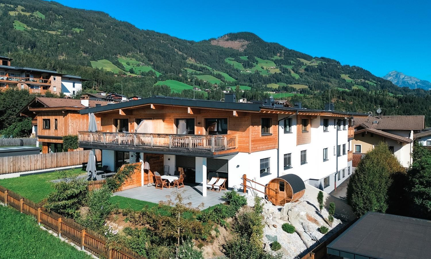 AlpenLuxus presents ISANORA - Garden & Private Whirlpool, Schwaz