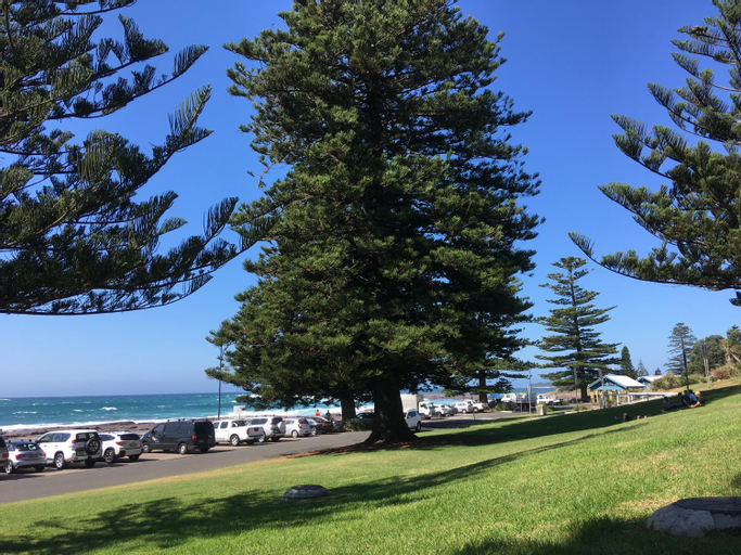 Others 3, SHELLHARBOUR BEACH COTTAGE - Stroll to Beach flags - Back gate straight to Beach, Front gate walk to, Shellharbour