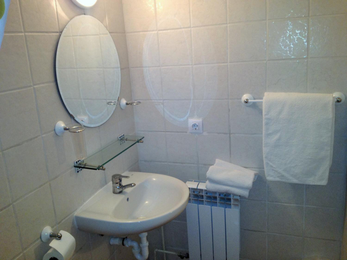 Bathroom 3, Hostal Alce, Baleares