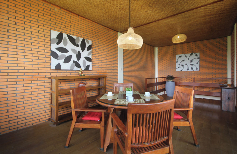 Dining Room 4