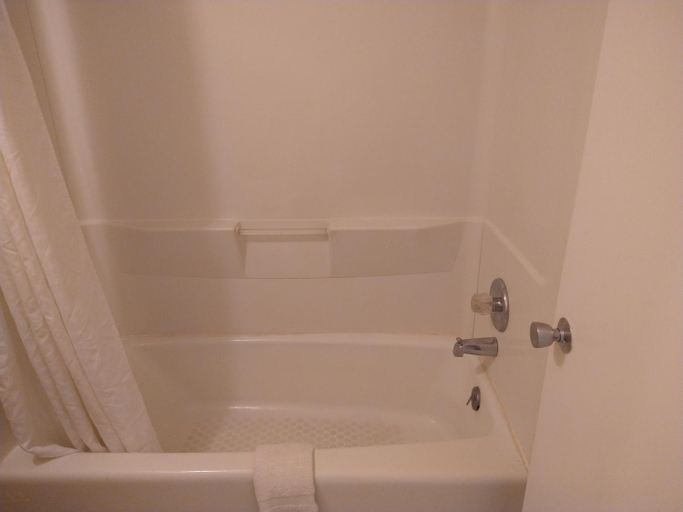 Bathroom 4, Grand View Plaza Inn & Suites, Geary