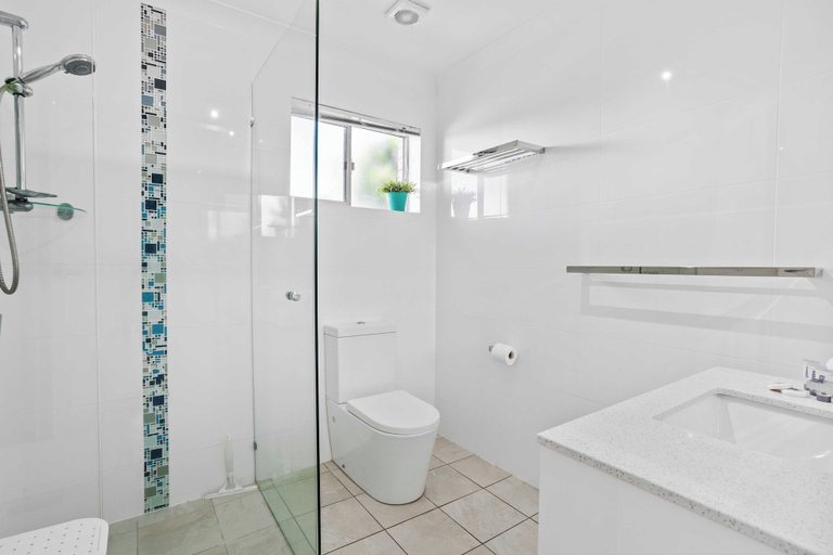 Bathroom, Palm Beach Waterfront Escape, Gold Coast