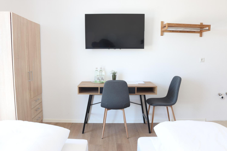 Bedroom 3, Motel Bergtheim - Self Check-in, Würzburg