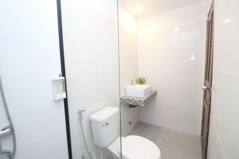 Bathroom 11