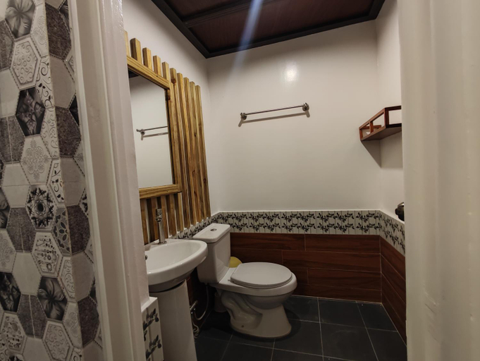 Bathroom, Canon Suite, General Luna
