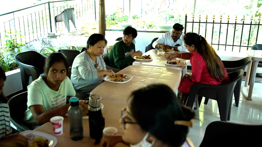 Food & Drinks 2, Staymaker q Experiences, Kodagu