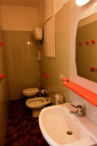 Bathroom 4, Cittadella Ospitalità, Perugia