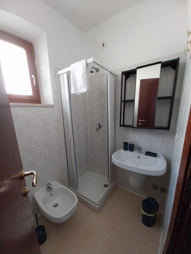 Bathroom 3, Affittacamere Ellera Verde, L'Aquila