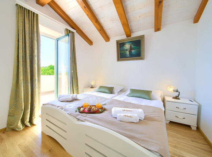 Bedroom 2, Tranquil Getaway Polje Villa With Pool, Dobrinj