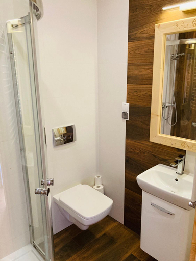 Bathroom 3, Na Kamiencu, Nowy Targ
