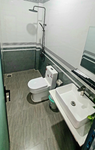 Bathroom 2, Homestay Quyên Quỳnh, Phú Quý
