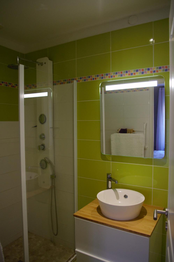 Bathroom 4, La Maison de L Artiste - Chambres d'hotes a Verdun - avec jacuzzi, Meuse