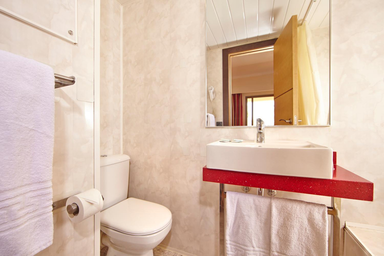 Bathroom 4, MLL Caribbean Bay, Baleares