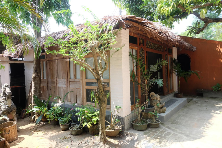 Exterior 7