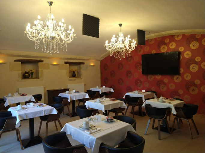 Food & Drinks 5, Hotel La Croix De Vernuche, Nièvre