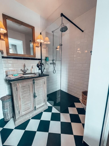 Bathroom 4, La Forteresse, Limburg