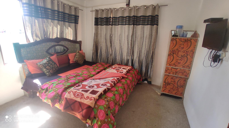 Bedroom 4, HAYDER GUEST HOUSE , Anantnag