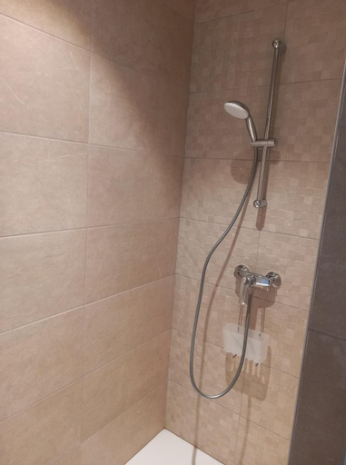 Bathroom 10