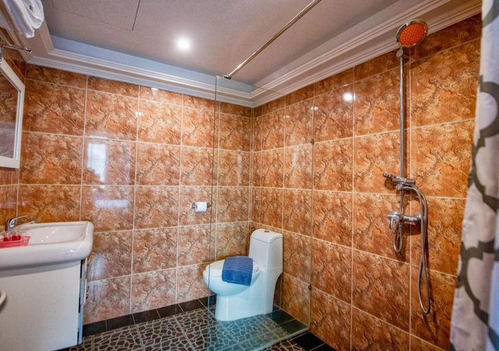 Bathroom 1, Akvavit Living, Pattaya