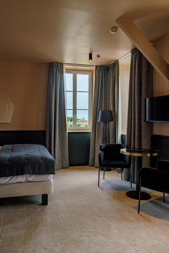 Others 4, Hotel de la Plage, Calvados