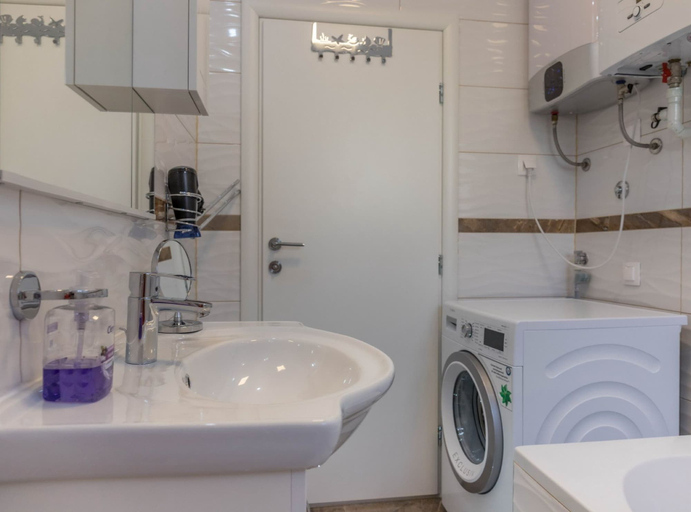 Bathroom 3, Spacious Novi Vinodolski Apartments With Terrace and Shared Pool, Crikvenica