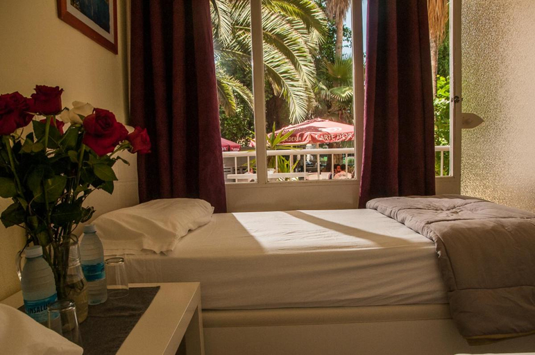 Others 4, Hostal Alce, Baleares