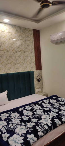 Bedroom 5, Hotel Relaxx Luxury, Amritsar