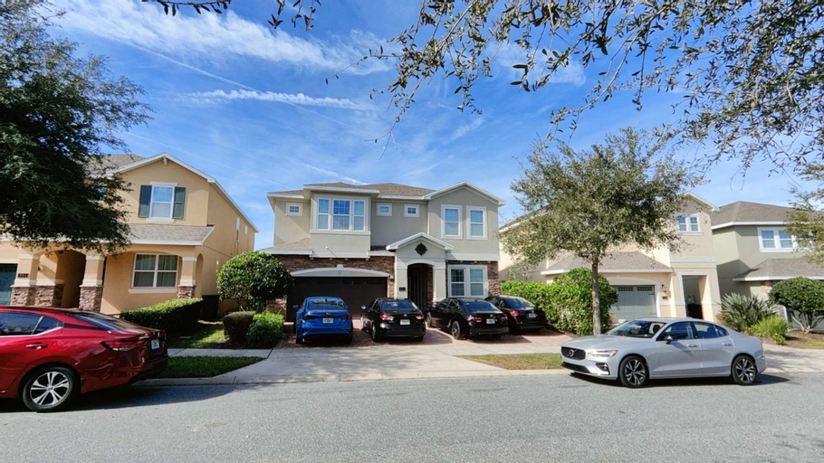Luxury Resort Home Near Disney 10 Bedroom with Private Pool & SPA, Osceola