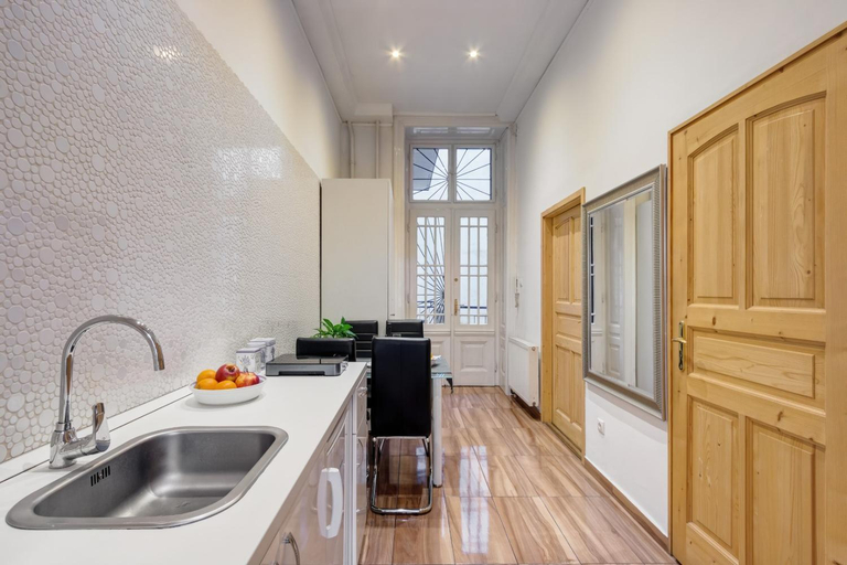 Others 5, Royale Apartment, Budapesti
