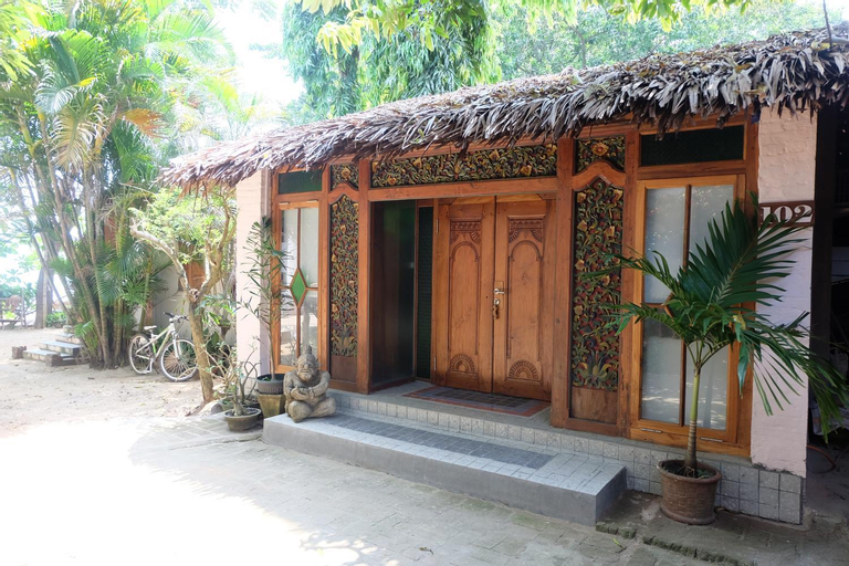 Exterior 5
