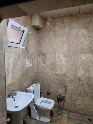 Bathroom, Lider hostel, Baku